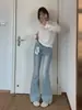 Jeans acampanados azul claro para mujer, nuevo modelo de otoño 2026, populares este año, de cintura alta, corte ajustado, pantalones de campana elásticos