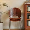 Cadeira de jantar nórdica, cadeira moderna da moda para uso doméstico, mesa e cadeiras de jantar, design minimalista moderno de luxo leve com encosto, estilo étnico de metal vintage