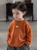 Conjunto casual de invierno para niños: chal acolchado, pantalones elegantes de mezclilla de pierna curva y un conjunto de tres piezas para bebés niños
