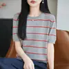 Camiseta de tricô de algodão com listras estilo francês, manga curta, para mulheres, novo modelo 2026, leve, respirável, confortável e colorida, listrada, que rejuvenesce.
