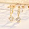 Pendientes de girasol con aguja de plata de ley 925 para mujer con incrustaciones de moissanita y circonita bañada en oro. Fabricante de joyas al por mayor.
