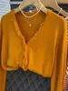 Impresionante Chaqueta Cardigan de Punto Naranja con Cuello en V, Estilo Perezoso Chic con Volantes, para Mujeres Menudas de Principios de Otoño