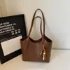 Bolso de Mano de Cuero Aceitado y Encerado Estilo Retro para Mujer Nuevo de Gran Capacidad para el Trabajo y el Viaje Diario 2025 El Más Fácil de Combinar Bolso de Hombro Casual de Otoño