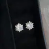 Pendientes de Copo de Nieve de Circonita Explosiva, Pendientes de Flor Frescos y Dulces, Moda Elegante para Mujer, Lujo Nicho Accesible y Pendientes de Gama Alta