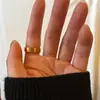Método antiguo elemento heredado anillo acero titanio chapado oro 18k textura mate esmerilada anillo comida amantes personalidad no se decolora