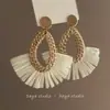 Pendientes Exagerados de Ratán Trenzado con Borlas Estilo Bohemio Retro para Vacaciones en la Isla Pendientes de Diseño de Nicho de Alta Gama para Mujer