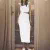 Ropa de verano para mujer de exportación europea y americana, nueva 2026: vestido lencero liso elegante, sexy y que realza la figura, con una abertura y una silueta ajustada