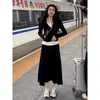 Traje Casual Falso de Dos Piezas Pequeño para Mujer, Nuevo Colorido Bloque de Color con Capucha y Falda Conjunto de Dos Piezas Primavera 2025