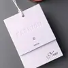 Nossa Fábrica Personaliza Cartolina Branca, Papel Couché e Outras Etiquetas para Roupas, Sapatos e Meias. Etiquetas Personalizadas Podem Ser Adicionadas com Logo, Impressão Colorida, Hot Stamping e Relevo