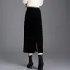 Falda Recta de Terciopelo Dorado Ajustada a la Cadera para Mujer 2026 Otoño/Invierno Nueva Cintura Alta Adelgazante Longitud Media Elegante con Abertura