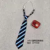 Gravata JK Listrada Vermelha e Dourada Estilo Japonês para Homens e Mulheres, Camisa Estilo Academia com Gravata Borboleta Pequena para Estudantes, Não Precisa Amarrar