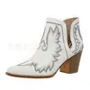 Juyuan Novo Modelo Primavera 2026 Tamanho Grande Sapatos Femininos Retrô Botas de Couro com Salto Plataforma Bordadas Pretas
