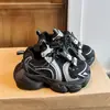 Sapatos Infantis 2026 Novo Outono Preto Resistente à Sujeira Tênis Esportivo para Meninos e Meninas Antiderrapante Leve Sapatos de Pai para Crianças de Meia-Idade e Mais Velhas