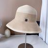 Sombrero de pescador a rayas de colores retro europeo y americano, sombrero de paja con protección solar para viajes de verano para niños, sombrero de lavabo con placa de metal simple y moderno.