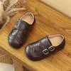 Sapatos Brogue de Couro para Meninas Impermeáveis Mocassins Estilo Britânico para Meninos Respiráveis 2026 Novos Sapatos Infantis Primavera e Outono