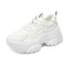 Tênis Dad Shoes Feminino 2026 Novos Sapatos Femininos Primavera e Verão Versátil Sola Grossa Tênis Brancos Casuais para Corrida Leves Sapatos Esportivos