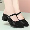 Chinelos Femininos Elegantes, Leves, Confortáveis, Vazados, Fechados na Ponta, com Salto Bloco e Strass, Sapatos Femininos Simples e Versáteis