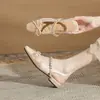 Sandalias de Moda de Tacón Bajo Jingang Yy2503 para Uso Exterior 2025 Nuevo Verano Punta Cuadrada Tacón Grueso Versátiles Zapatos de Mujer de Tacón Medio