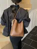 Nova Bolsa Feminina Elegante para o Início da Primavera, com Grande Capacidade, Alto Valor Estético, Moda Retrô, Versátil e Simples, Bolsa de Ombro