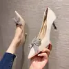 2026 Nuevo Estilo Tacones de Aguja de Punta Fina con Moño de Pedrería de Corte Bajo Zapatos Individuales de Moda Profesionales para Mujer Primavera Otoño