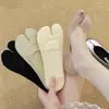 Meias Invisíveis de Seda Gelo para Dedos Separados para Mulheres, Meias Finas de Verão Baixas Estilo Barco, Antiderrapantes, Calcanhar Antiderrapante, Adequadas para Sapatos de Dedos Separados, Meias Curtas Estilo Casco de Ovelha
