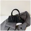 Bolso Cuadrado Pequeño Vintage Nuevo Otoño 2026 para Mujer, Bolso de Hombro Único, Bolso Boston, de Alto Valor, Único, Bolso Cruzado de Moda