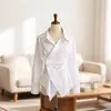 Camisa Polo de Manga Longa Primavera/Verão 2026, Super Estilosa, Usável Sozinha, Design Irregular, Ajustada na Cintura, Camisa com Gola Reversível para Mulheres