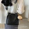Elegante Bolso Pequeño de Correa Ancha para Mujer 2026 Nuevo de Moda Tendencia Más Vendido Bolso de Hombro Transfronterizo de Moda Bolso Cruzado Tipo Cubo