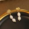 Pendientes de perlas naturales para mujer, estilo francés, ligeros, lujosos, de alta gama, de 18 quilates, elegantes, con diseño de nicho que combina con todo.