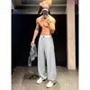 Pantalones deportivos tipo color block estilo americano para hombre, colección otoño 2026, con un diseño audaz y curvo, corte recto y estilo casual versátil
