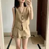 Estilo francês de luxo leve e vibe descontraída 2026 conjunto de duas peças: colete sem mangas com decote V feminino e shorts de cintura alta modeladores tendência