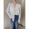 Primavera 2026 Nuevas Blusas de Moda Reductoras Estilo Francés Blanco Cuello en V Encaje Empalmado Camisa de Manga Larga para Mujer