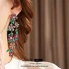 Brincos de Flor com Franjas e Cravejados de Diamante Vintage, Toque de Luxo Leve e Alto Padrão, Brincos de Design Único e Exquisito