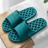 Nuevas explosiones de verano sandalias y pantuflas para mujer, para el hogar, baño, con fugas, secado rápido, suela suave, pantuflas antideslizantes, zapatos de mujer, venta al por mayor