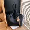 Bolsa de Ombro para Mulheres 2025 Nova Moda Outono e Inverno Retrô Tendência de Alta Qualidade para Trabalho e Deslocamento Bolsa Tote de Grande Capacidade