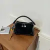 Bolso de mujer retro esmerilado de moda 2026 nuevo bolso cruzado versátil de moda para el trabajo bolso de mano otoño e invierno bolso cuadrado pequeño