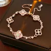 Pulsera de Flor Rombo Hueca de Circonita Super Brillante Pulsera Exquisita de Lujo Ligero de Gama Alta Diseño de Joyería Artesanal de Nicho Venta al por Mayor