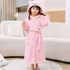 Bata de Baño Infantil Pijama de Coral Fleece Absorción de Agua Secado Rápido Dibujos Animados Lindo Celebridad de Internet Amigable con la Piel Cómoda Bata de Bata con Capucha