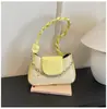 Bolso moderno de un solo hombro de color liso, diseño elegante y versátil, nuevo bolso cuadrado pequeño de alta gama para el día a día estilo francés, bolso de axila para mujer
