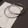 Pendientes de Aro Rayados Minimalistas de Alta Gama Chapados en Oro, Pendientes de Moda Transfronterizos Modernos y Únicos, Accesorios para Orejas Versátiles de Borde Ancho de Nicho