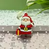 Chaveiro de presente de Natal direto da fábrica, pingente de boneca de desenho animado em PVC, acessórios de chaveiro de Natal feitos à mão
