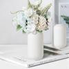 Venta al por mayor del fabricante Estilo europeo Blanco Rayas Verticales Plástico Cerámico Imitación Jarrón Adecuado para Hidroponía, Flores Frescas, Flores Artificiales, Arreglo Floral, Dormitorio