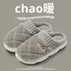 2026 Nuevas Pantuflas de Algodón Antideslizantes para Hombre de Interior para el Hogar Pantuflas Gruesas de Felpa para Pareja Cálidas de Invierno Pantuflas de Algodón de Suela Gruesa para Mujer