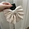 Grampo de Cabelo com Laço Estilo Hepburn Três Camadas Oversized Estilo Coreano Cetim Elegante Presilha de Primavera Acessório de Cabelo Fofo Versátil Acessório de Cabeça