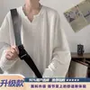 Camiseta texturizada com decote V para homens, de manga comprida, novo estilo outono 2026, corte solto estilo americano, blusa casual de puxar para adolescentes