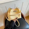 Bolsa Popular Transfronteriza de Gran Capacidad para Mujer, Bolso de Hombro Estilo Nicho de Gama Alta, Bolso Cubo para el Trabajo y el Viaje Diario, Bolso Cruzado de un Solo Hombro