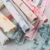 Papel Dongba teñido tie-dye y acuarela, bordes irregulares rasgados a mano, papel de regalo floral, papel especial, papel de regalo para flores de florería, en stock al por mayor