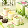 Las velas perfumadas con pétalos son frescas, elegantes y duraderas. Sirven como recuerdos y artículos decorativos. Hechos en una taza de yeso con fragancia de cera de soja, admiten envío directo.