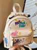 Mochila Pequena Graffiti de Nicho para Mulheres 2025 Nova Moda Verão Fofa Grande Capacidade Estilo Coreano Mochila de Viagem