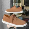 Zapatos de hombre, nuevos de otoño, de moda, versátiles, casuales, deportivos, tenis planos, sin cordones, perezosos, retro, de gamuza, cuero para hombre